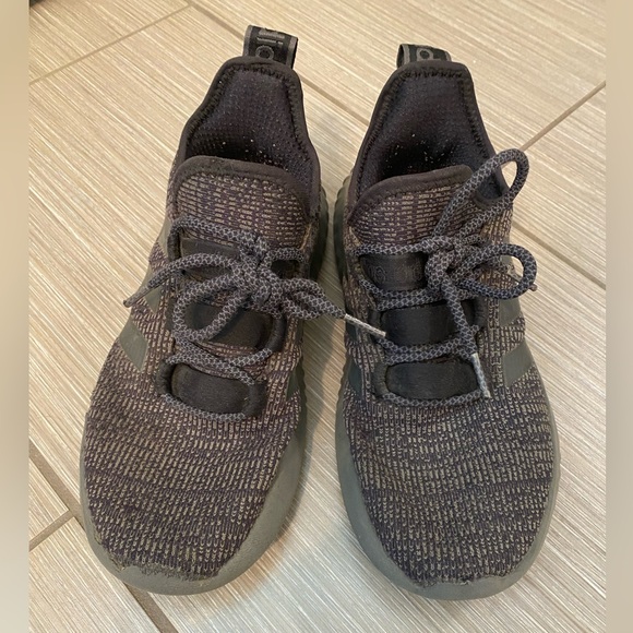 Boys size 5 Adidas Cloudform shoes - Picture 3 of 6